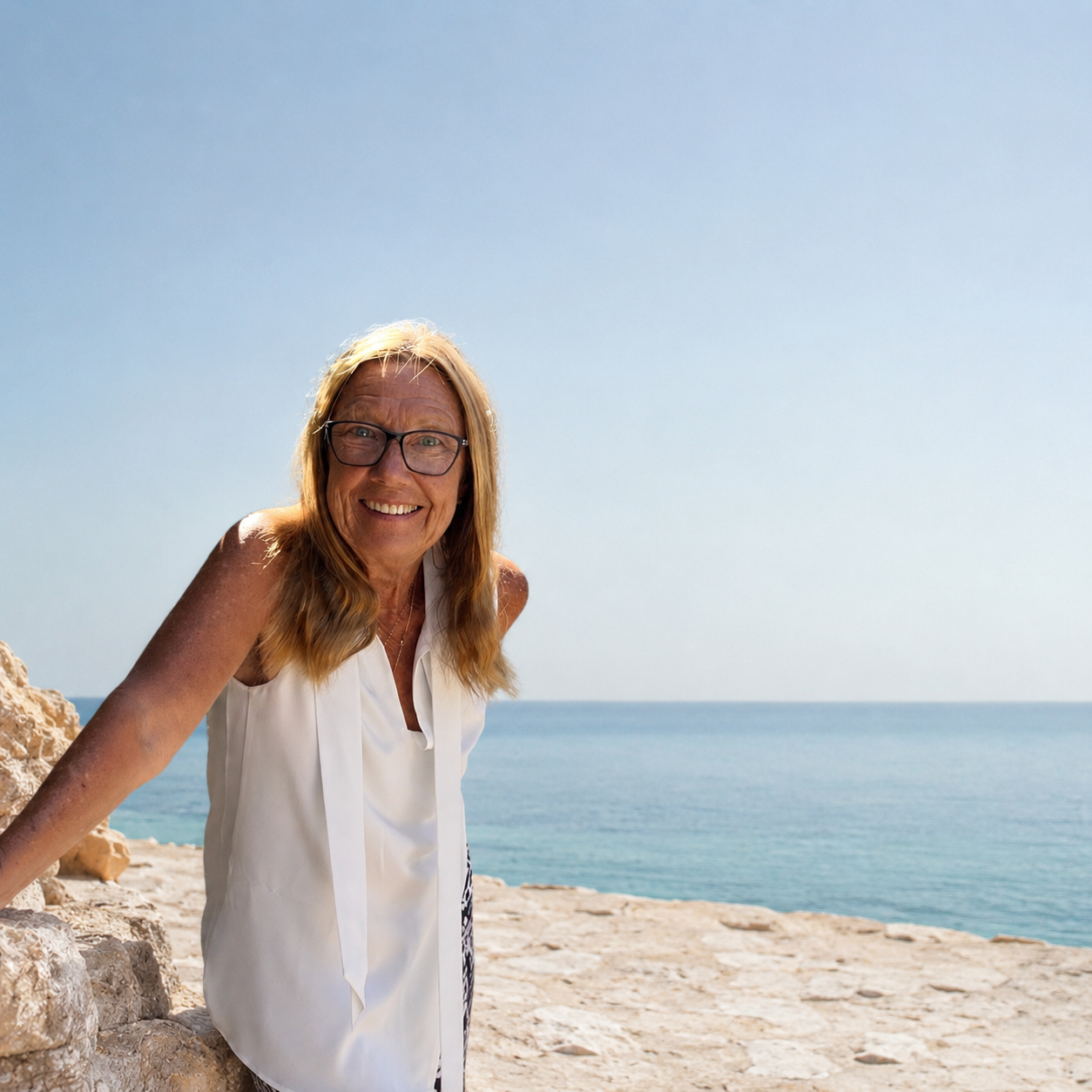 Dagmar Thiel an der Küste